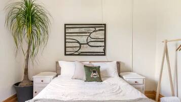 3 bedrooms, desk, free WiFi, bed sheets