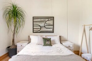 3 bedrooms, desk, free WiFi, bed sheets