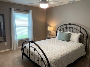 3 chambres, fer et planche à repasser, Wi-Fi gratuit, draps fournis