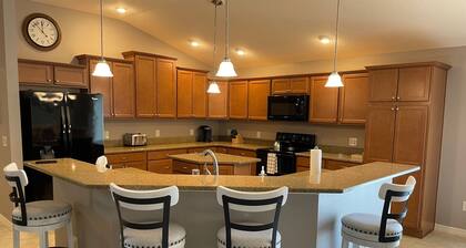 Beautiful 3/2 Villa Walking distance to Brownwood w/BBQ & Golf Cart!