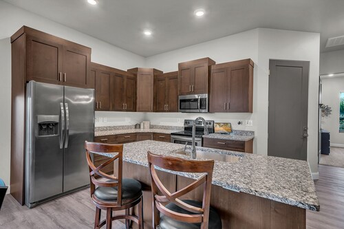 Spacious Guest House w Views! Close to Natl Parks!