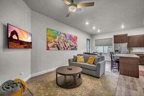 Living area - Spacious Guest House w Views! Close to Natl Parks! (St. George)