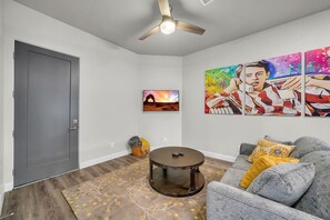 Living area - Spacious Guest House w Views! Close to Natl Parks! (St. George)