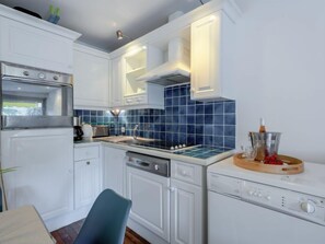 Réfrigérateur, four, lave-vaisselle, grille-pain