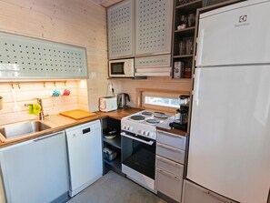 Køleskab, mikrobølgeovn, opvaskemaskine, brødrister