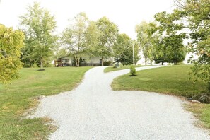 Property grounds - Maple Lawn - Maple Lawn (Moores Hill)