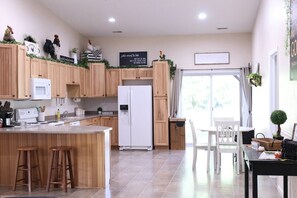 Fridge, microwave, oven, stovetop - Maple Lawn - Maple Lawn (Moores Hill)