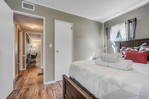 3 Schlafzimmer, Schreibtisch, Bügeleisen/Bügelbrett, WLAN