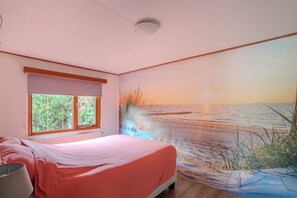 2 dormitorios, tabla de planchar con plancha, cuna de viaje