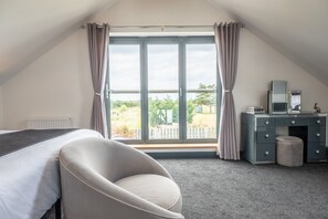 4 bedrooms, iron/ironing board, Internet, bed sheets - Wynholme, Holme-next-the-Sea, Norfolk (Holme-next-the-Sea)