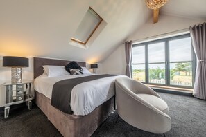4 bedrooms, iron/ironing board, internet, bed sheets - Wynholme, Holme-next-the-Sea, Norfolk (Holme-next-the-Sea)