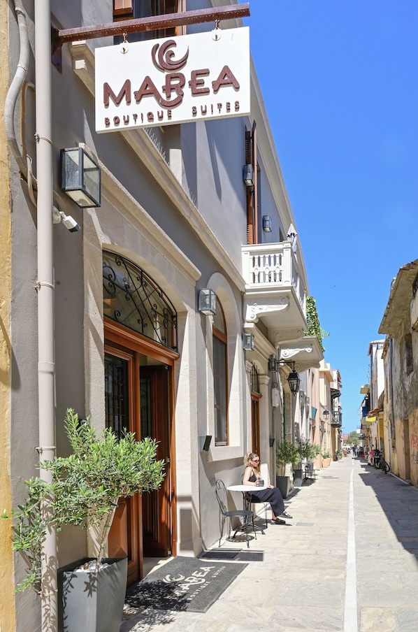 Front of property - Marea Boutique Suites (Rethymno)