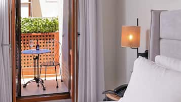 Junior Suite with Balcony | Minibar, escritorio, cortinas blackout y insonorización