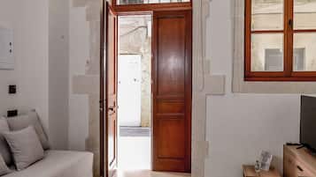 Premium One Bedroom Suite | Minibar, décoration personnalisée, ameublement personnalisé, bureau