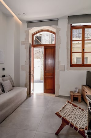 Premium One Bedroom Suite | Minibar, individually decorated, individually furnished, desk - Marea Boutique Suites (Rethymno)