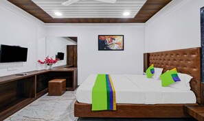 Deluxe Double Room | Desk, iron/ironing board - Treebo Hotel Rk Inn, Railway Station (Nagpur)