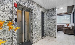 Elevator - Treebo Hotel Rk Inn, Railway Station (Nagpur)