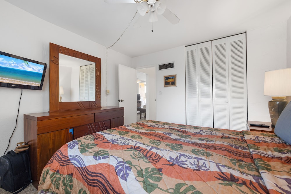 Menehune Shores 311 Captivating Ocean Front views at Beach Front