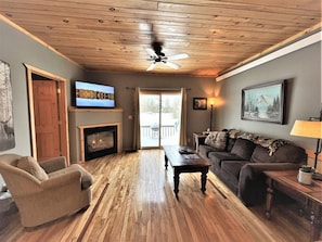 TV, fireplace