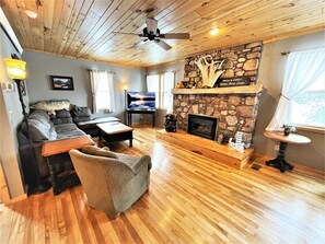 TV, fireplace