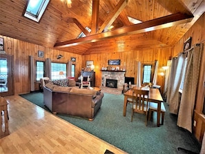 TV, fireplace