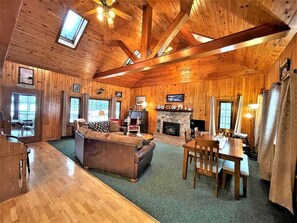 Télévision, cheminée