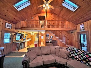TV, fireplace