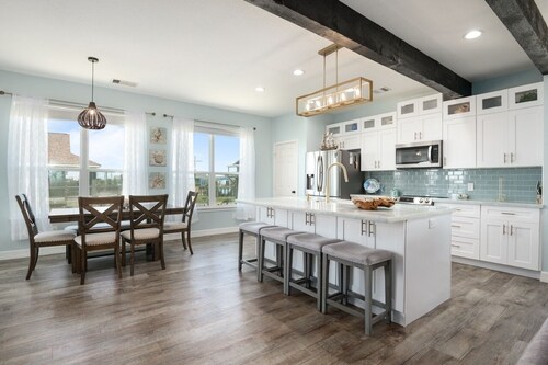 Sunrise Paradise 3 Bedroom Home by RedAwning