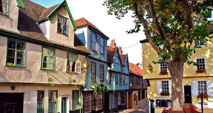 Stylish Georgian Apartment In An Ideal Location