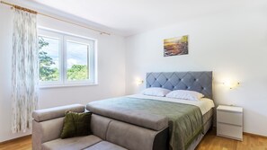 6 chambres, fer et planche à repasser, Wi-Fi, draps fournis