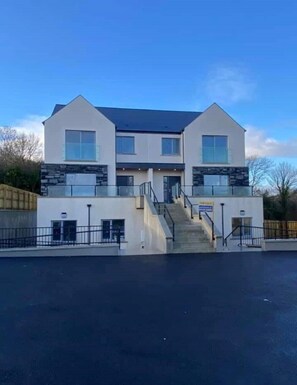 Exterior - ★Luxury Apartment walking distance to Donegal Town ★ (Donegal Town)