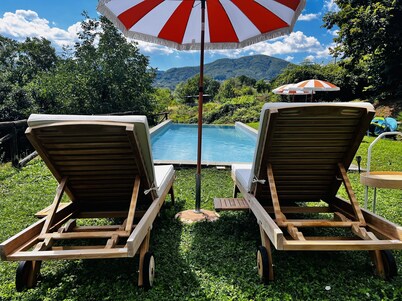 ¡Un molino de agua bellamente renovado con su propia piscina y cascada!