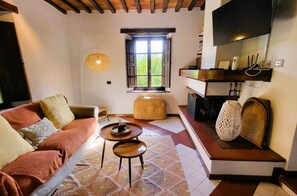 Smart-tv och eldstad