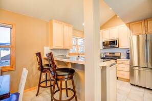 Fridge, microwave, oven, coffee/tea maker