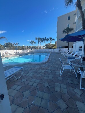 Outdoor pool - The beach is your backyard! Family size condo on Indian Shores! Sleeps 10! (Indian Shores)
