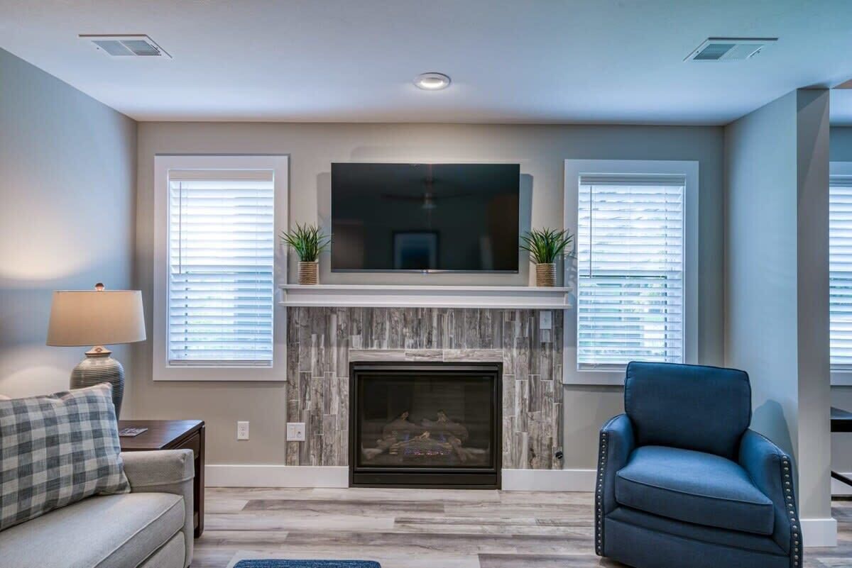 电视、壁炉、办公室