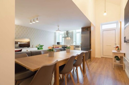Duplex w/ Terrace | Jardim do Morro by HostWise