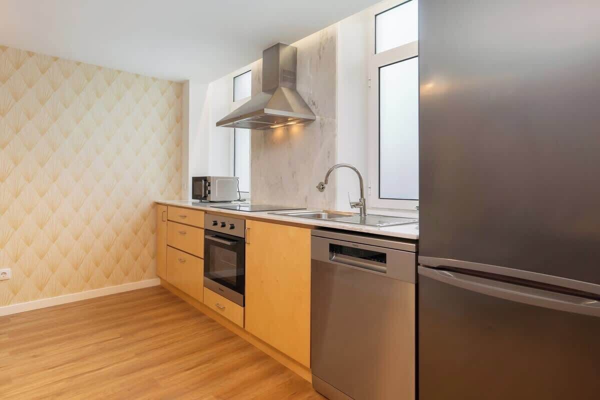 雪櫃、微波爐、焗爐、爐具