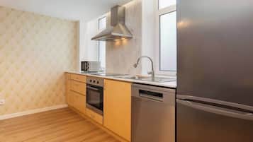 雪櫃、微波爐、焗爐、爐具