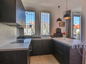 Micro-ondes, four, plaque de cuisson, lave-vaisselle