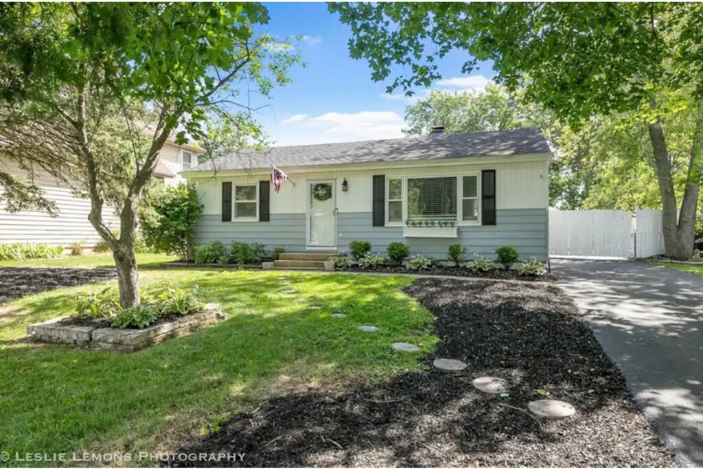 Pet Friendly Cozy North Naperville 3 BED/2 BA Home