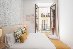 Appartement Deluxe, 2 chambres, vue ville | Lit parapluie, Wi-Fi gratuit, draps fournis
