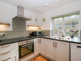 Casa de campo | Cocina privada | Frigorífico, lavavajillas, hervidor eléctrico y tostadora