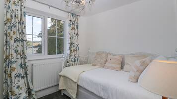 3 habitaciones, decoración personalizada y muebles diferentes