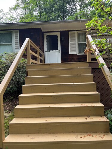 Cozy retreat in the woods
