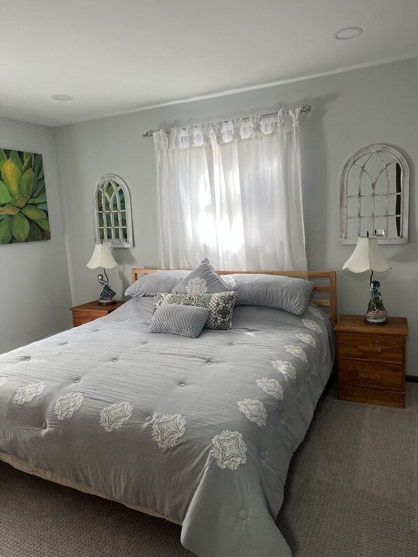 4 bedrooms, iron/ironing board, free WiFi, bed sheets - Cozy retreat in the woods (Lehighton)