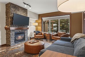 Télévision, cheminée