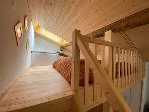 1 bedroom, free WiFi, bed sheets - Sunny 2.5 room duplex vacation apartment in the Lötschental. (Wiler (Lötschen))