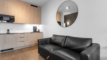 Cortinas blackout, tabla de planchar con plancha y cunas gratuitas