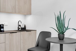 标准开间 | 私人厨房 | 茶具/咖啡用具、电热水壶、餐桌